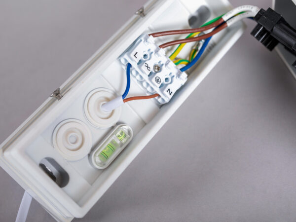 Hide-a-Lite Mirro IP44 Socket pistorasialla - Image 7